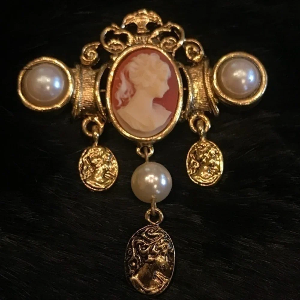 3 piece  CAMEO VINTAGE‎ SET Brooch and Earring  Set of 3